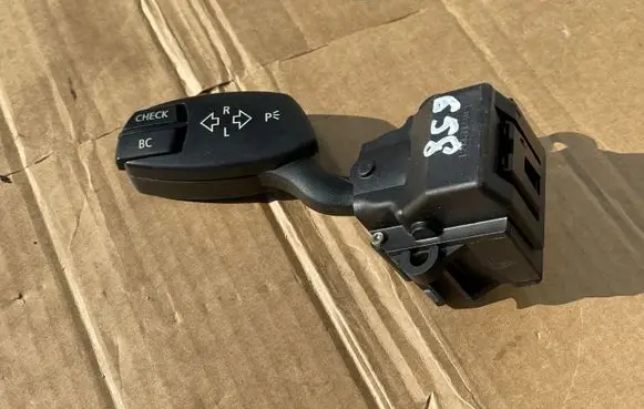 BMW 5 E60 E61 Indicator stalk 6924103