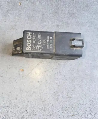 Volvo XC60 Glow plug pre-heat relay 0281003047 20120404 31342686
