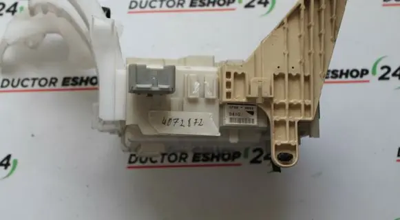 Toyota Yaris Fuse module 9410