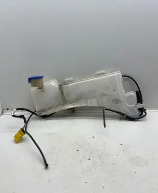 Peugeot 5008 II Windshield washer fluid reservoir/tank 9826400780