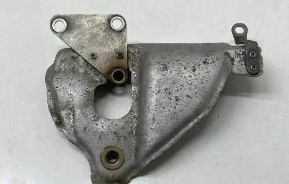 Volkswagen PASSAT B8 Heat shield in engine bay 04E253041