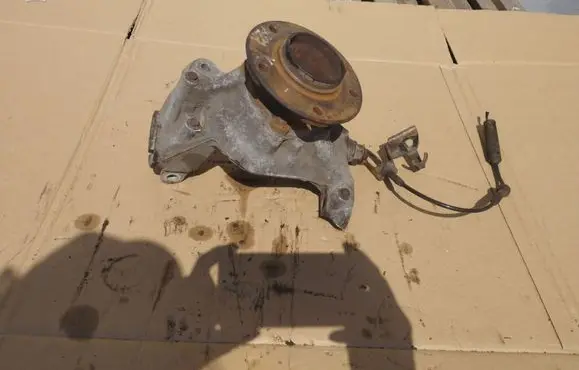 Front wheel hub
