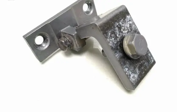 BMW 5 E60 E61 Front door lower hinge 7068078