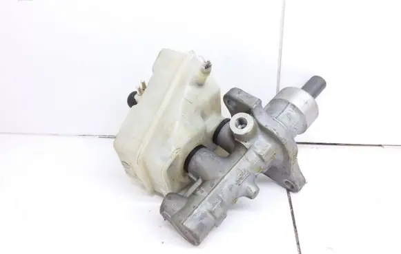 Mercedes-Benz E W210 Master brake cylinder 110196