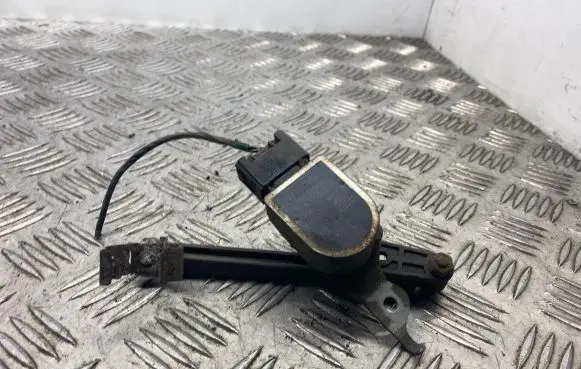 Headlight/headlamp level sensor