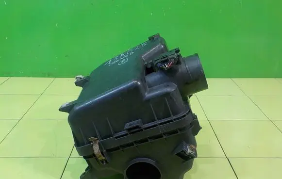 Mitsubishi L200 Air filter box 