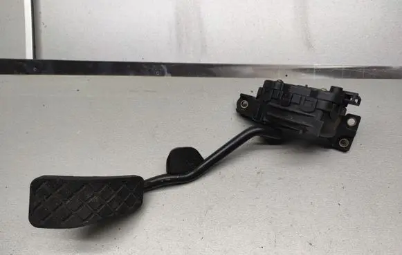 Audi A6 S6 C5 4B Accelerator throttle pedal 8D2721523E