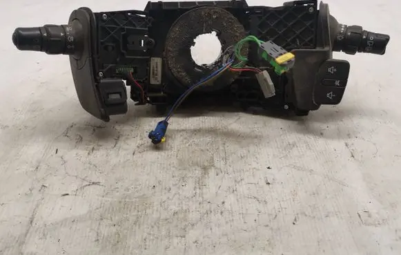 Wiper turn signal indicator stalk/switch
