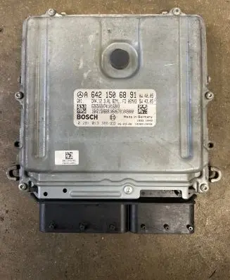 Mercedes-Benz R W251 Engine control unit/module A6421506891 1039S14048 0281013386
