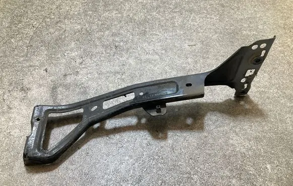 Audi A4 S4 B9 Fender mounting bracket 8W0821135C A047101