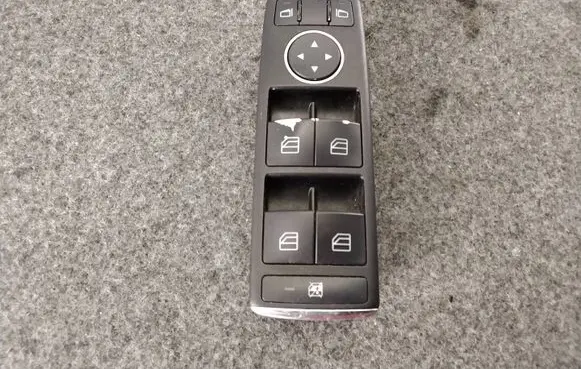 Mercedes-Benz C W204 Electric window control switch A2049055302 10021550