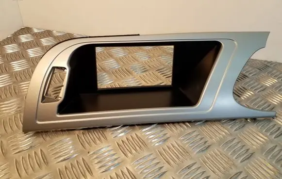 Radio/GPS head unit trim