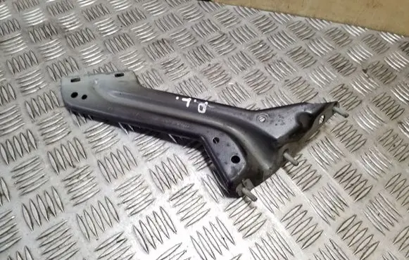 Audi Q5 SQ5 Fender mounting bracket 8R0821135