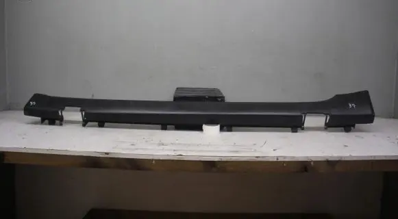 Front sill (body part)