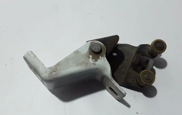 Dacia Dokker Sliding door middle roller runner 824A65571R