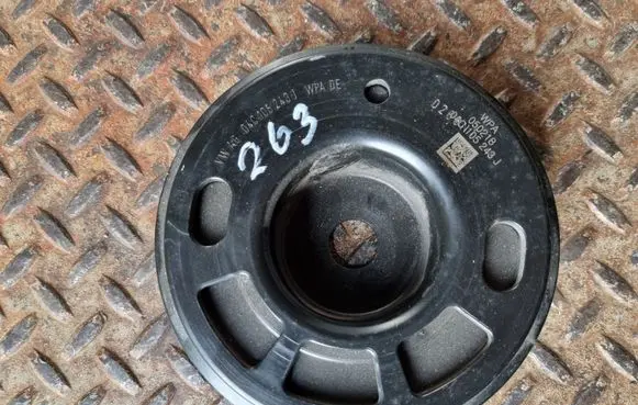 Skoda Fabia Mk3 (NJ) Crankshaft pulley 04C105243J
