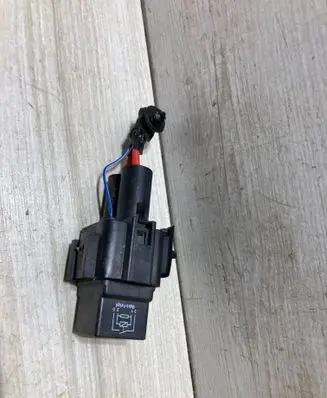 BMW 3 G20 G21 Coolant fan relay 9207913