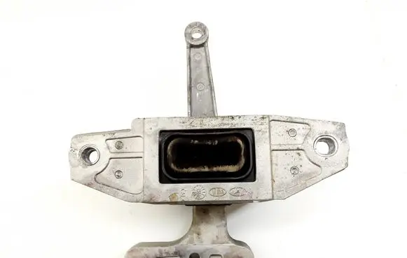 Engine mount bracket