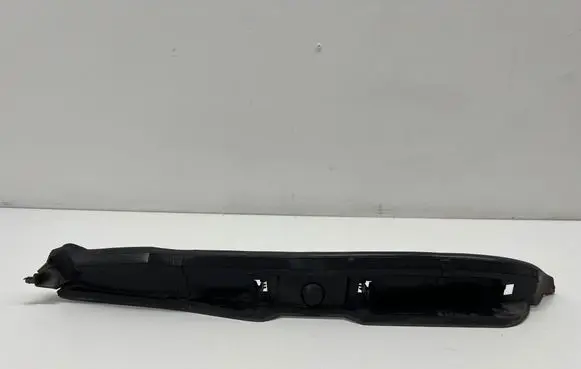 Volkswagen Polo V 6R Fender end trim 6R0821112B