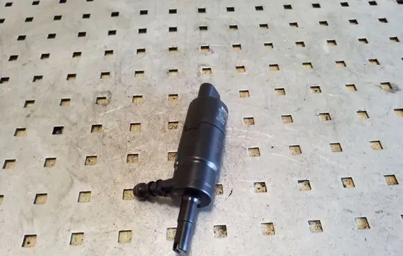BMW X5 E70 Headlight washer pump 837743003