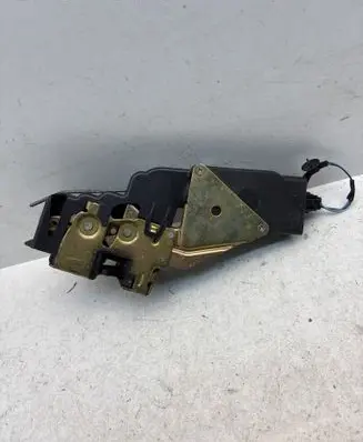 Mitsubishi Carisma Front door lock