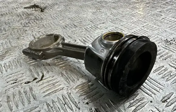 Skoda Kodiaq Piston with connecting rod