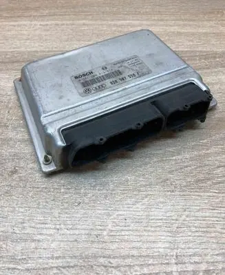 Volkswagen PASSAT B5 Engine control unit/module ECU 8D0907558F 0261204613