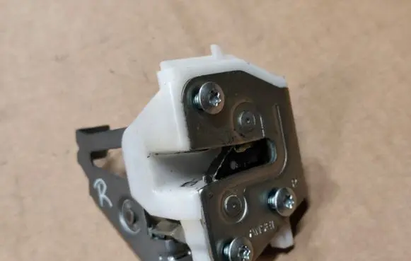 Tailgate/trunk/boot lock/catch/latch