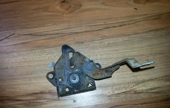 Mazda 323 Engine bonnet/hood lock/catch