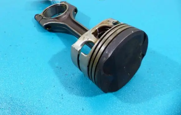 BMW 5 E39 Piston IMPRK947634