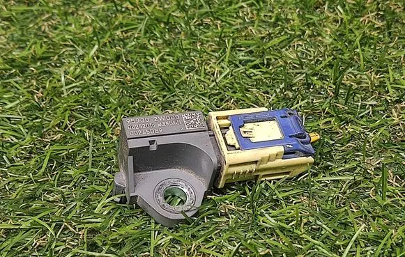 Hyundai Santa Fe Airbag deployment crash/impact sensor 959302W000