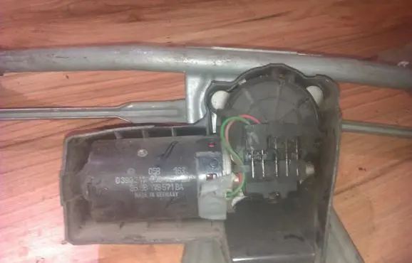 Ford Fiesta Wiper motor 0390241306