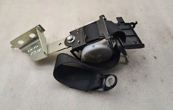 Toyota Avensis T250 Rear seatbelt 7337005081C0 7329805010