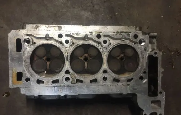 Mercedes-Benz R W251 Engine head R2720162301 2720162301