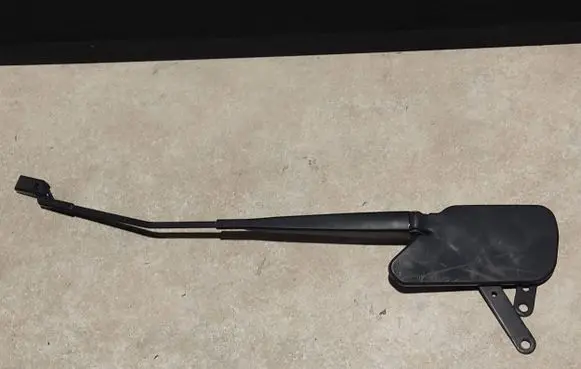 BMW 2 F46 Front wiper blade arm 7335971 61617335971