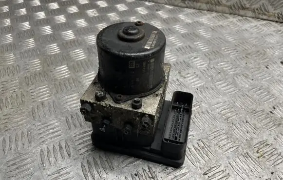 Volkswagen Golf IV ABS Pump 1C0907379D 00006063D2 10096003123