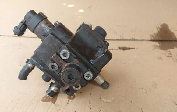 Mercedes-Benz CLK A208 C208 Fuel injection high pressure pump 0055204599 0445010097 02000933819