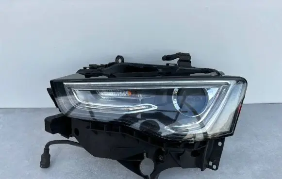 Audi A5 8T 8F Headlight/headlamp 8T0941005C