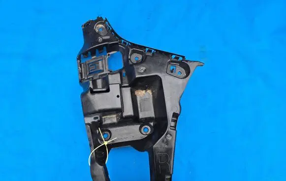 BMW 1 F40 Rear bumper mounting bracket 7461400