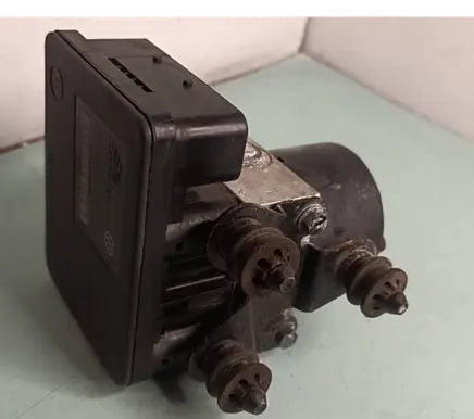 Volkswagen Golf V ABS Pump 1K0907379AC 00005305H0 10096003593
