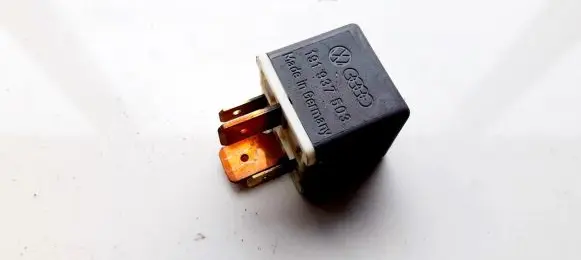 Volkswagen Golf III Other relay 191937503