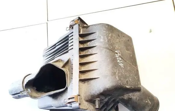 Jeep Grand Cherokee (WK) Air filter box 