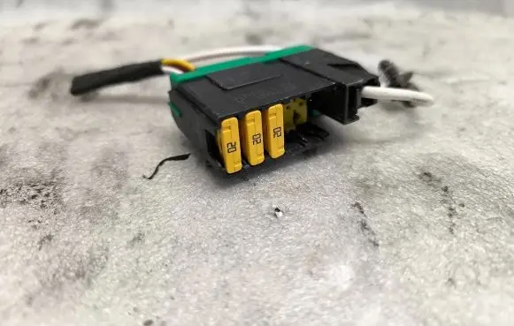 Citroen Berlingo Fuse module 9652935680 15446471