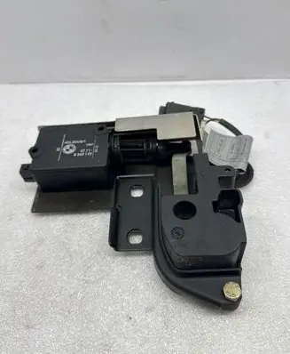 BMW 5 E39 Tailgate window lock/catch/latch 8120419