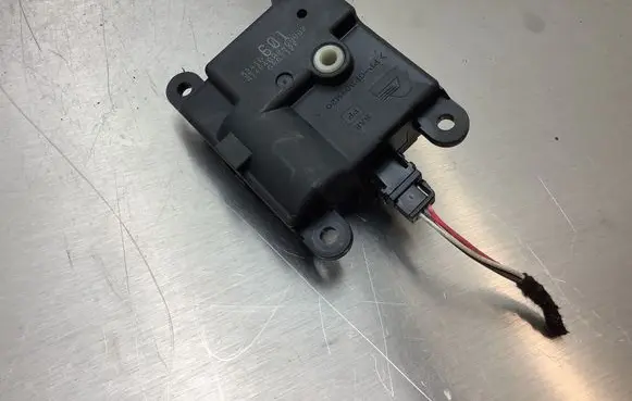 Renault Laguna III Air flap motor/actuator 52410601 A24840A8400002 080312F