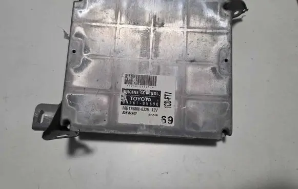 Toyota Avensis T220 Engine control unit/module 8966105690