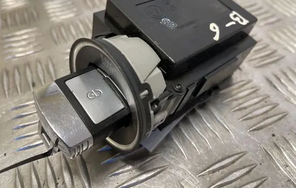 Volkswagen PASSAT B6 Ignition lock 3C0905843Q