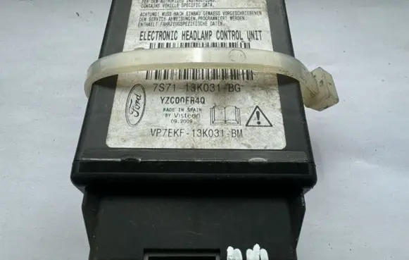 Ford Mondeo MK IV Light module LCM 7S7113K031