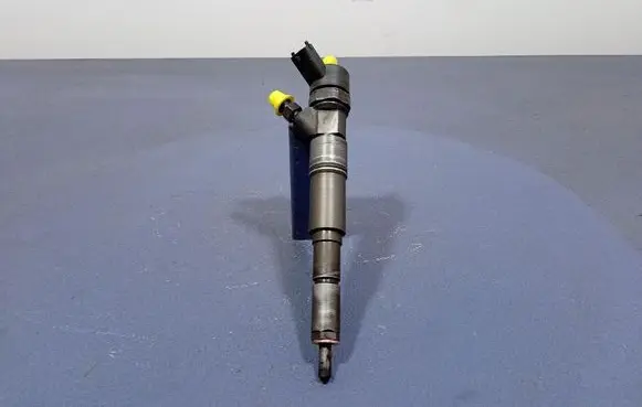 Opel Omega B2 Fuel injector 7785983