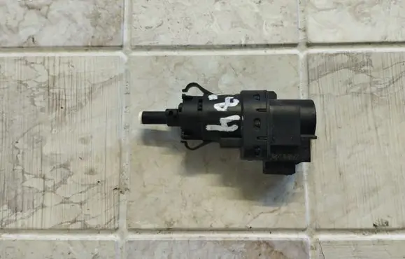 Mazda 3 I Brake pedal sensor switch 3M5T13480AB